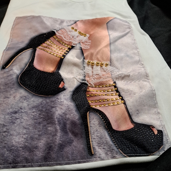 Ruffles & Heels Top Size 3X - Picture 3 of 9